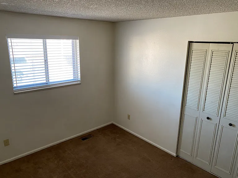 6102 S Everett St — Photo 7