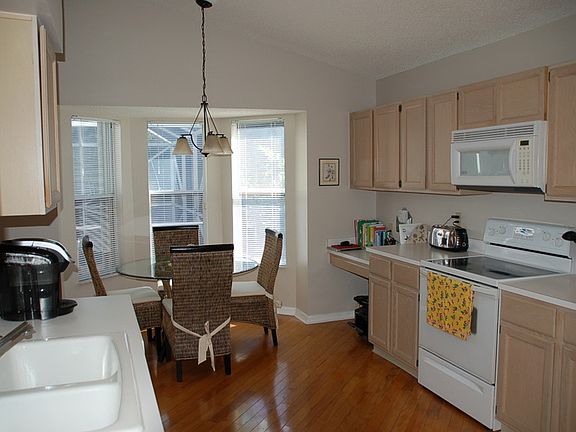 EAT IN KITCHEN