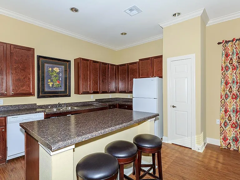 401 N Elm St #401 — Photo 6