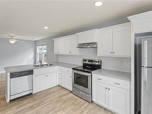 3rd image of 608 E Albert Ave