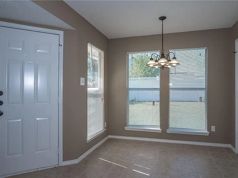 1512 Manitoba Ln — Photo 14
