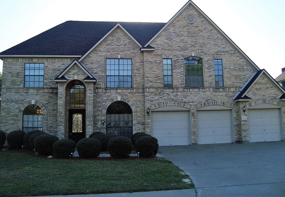1st image of 313 Rosemary Ln