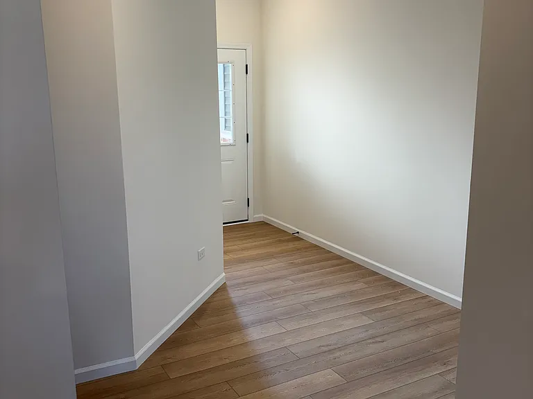 24434 W Alexis Ln — Photo 2