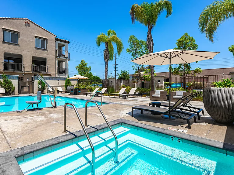 Los Alamitos Luxury Apartments — Photo 82