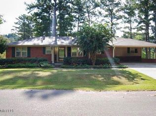3110 W Lake Dr, Meridian, MS 39307