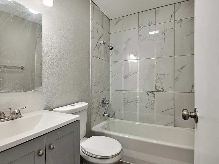 408 Dawson Cir #B — Photo 16