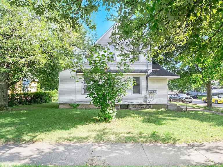 1703 S Park St — Photo 6