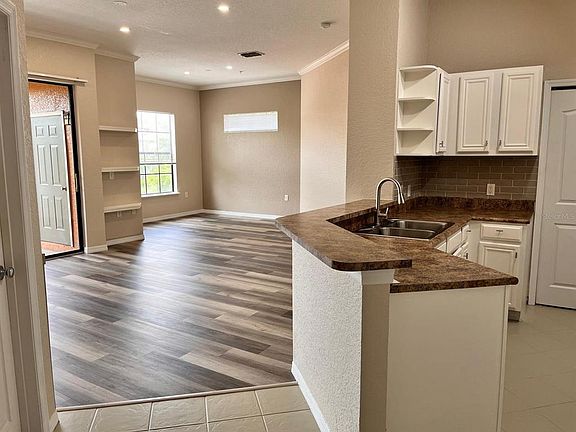 3rd image of 6149 Metrowest Blvd Unit 305
