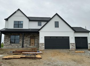 10197 Lakeview Dr, Saint John, IN 46373