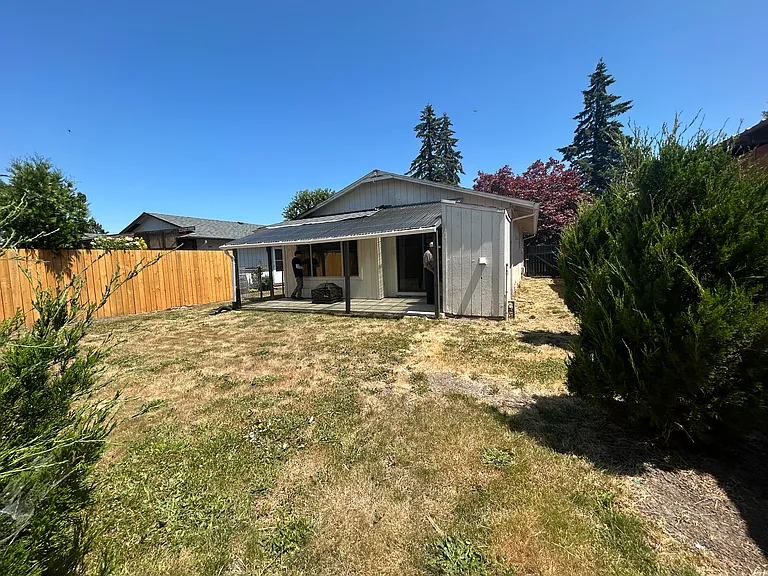 455 NW Fenton St — Photo 9