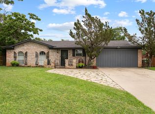 6608 McCoy Ct, Watauga, TX 76148