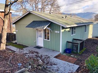 7 N 18th St, Hood River, OR 97031