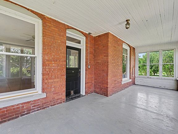 5th image of 615 N William St