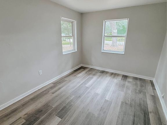 5th image of 101 Ellinor Ct #C