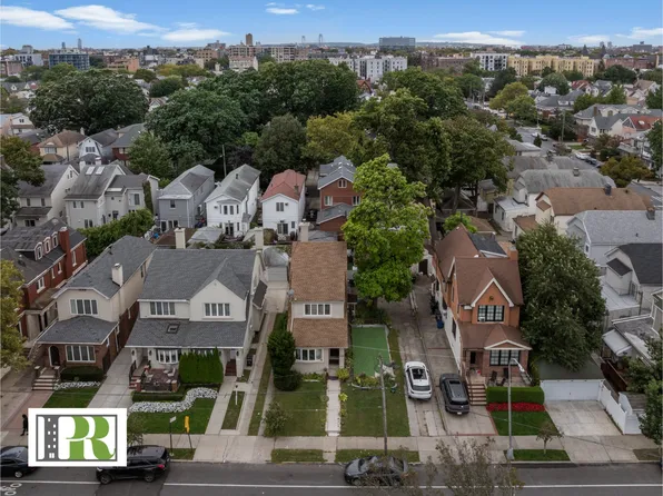 3338 Bedford Avenue image 13 of 15