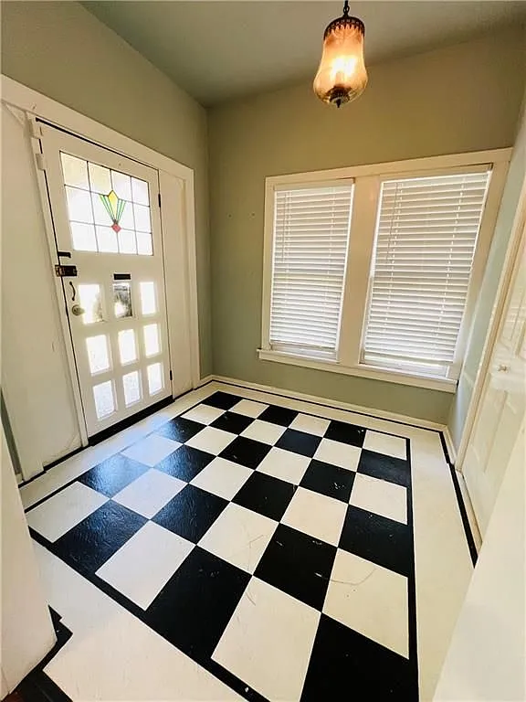 5 bed, 3.0 bath, 2996 sqft, $2,200 — Photo 2