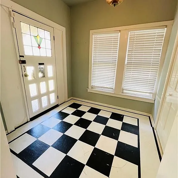 629 W Henrietta Ave — Photo 2
