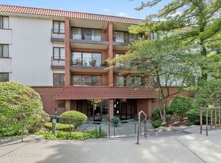 2046 Saint Johns Ave APT 2G, Highland Park, IL