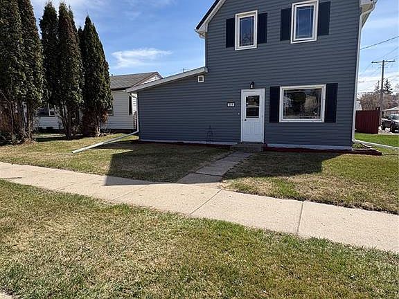 2nd image of 301 8th AVENUE E