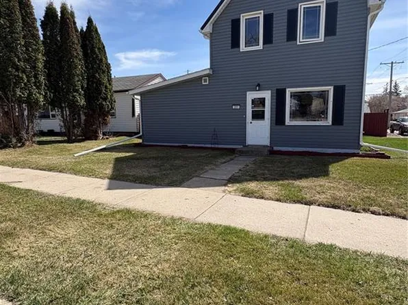 301 8th AVENUE E, Melville, SK S0A 2P0