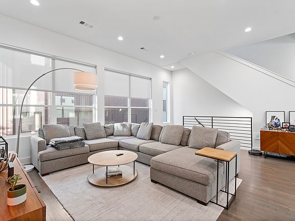 3rd image of 5805 Lindell Ave Unit 102