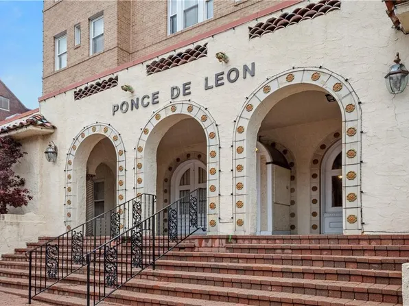 4555 Main St APT 202, Kansas City, MO 64111