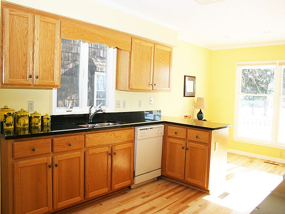 4th image of 422 Paynter Ave