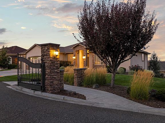 3rd image of 610 Lago Vista Dr