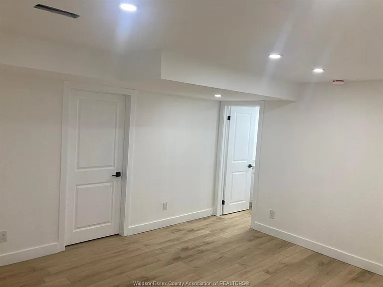 631 Holburn St #LOWER — Photo 5