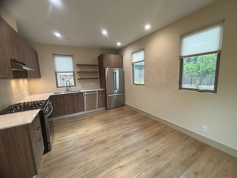 1731 Laurel Ave — Photo 4
