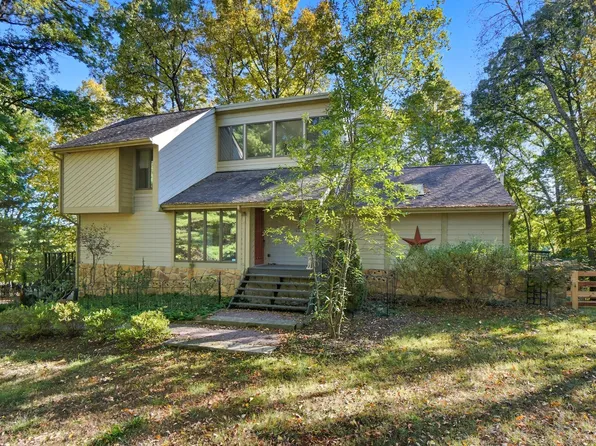 211 Pembroke Ln, Granville, OH 43023