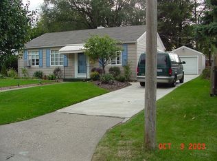 967 40th St, Moline, IL 61265