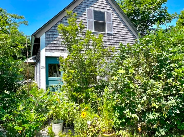 26 Winthrop Ave, Oak Bluffs, MA 02557