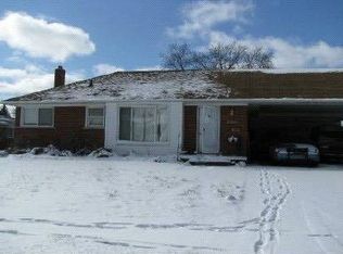 25941 Rose St, Roseville, MI 48066