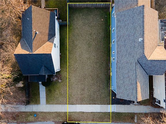 4th image of W 33rd St