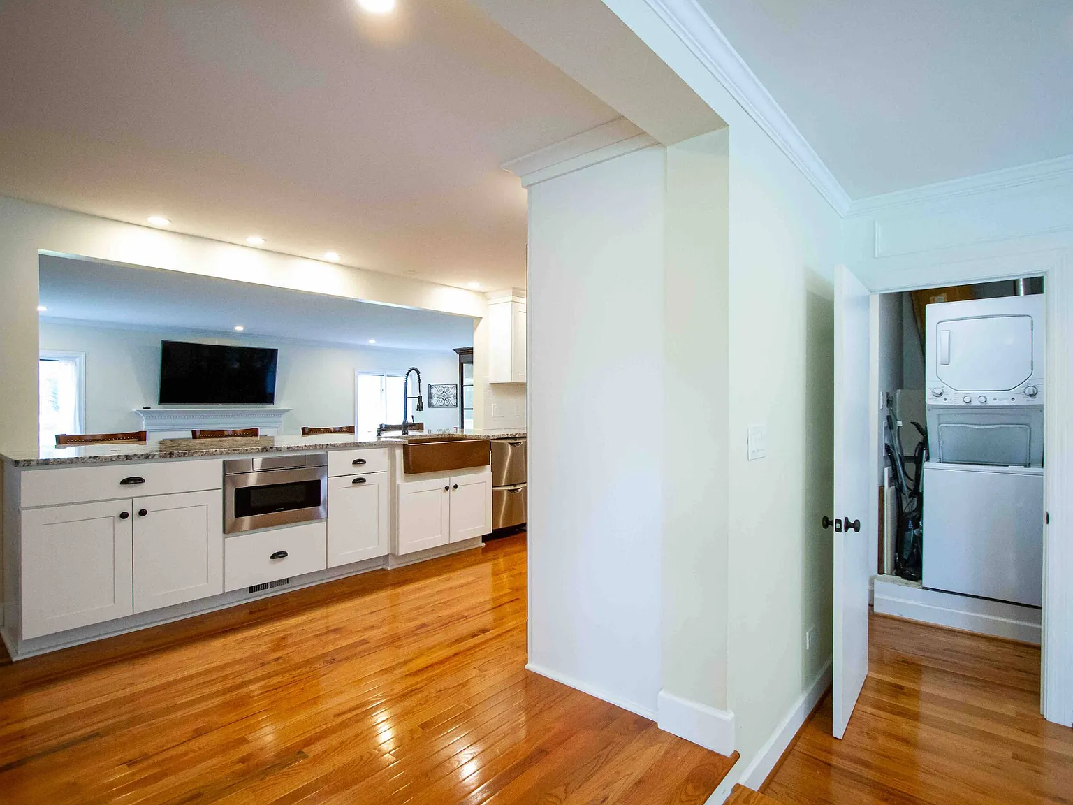 5 bed, 3400 sqft, $5,950 — Photo 3