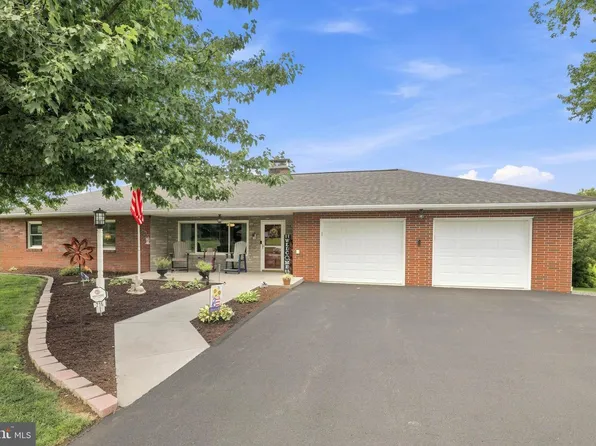 215 Wynwood Dr, Willow Street, PA 17584