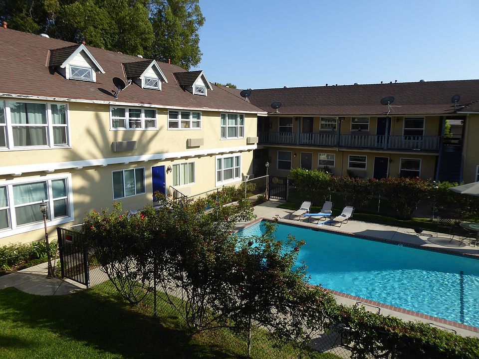 1st image of 6222 Hazeltine Ave APT 15