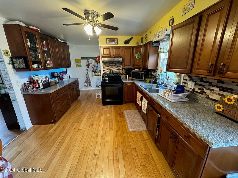 5th image of 7 Louise Drive