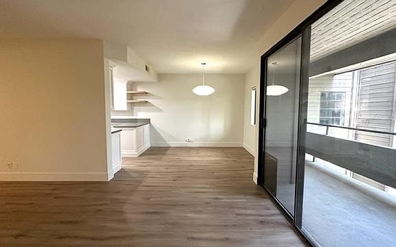 3rd image of 13331 Moorpark St APT 204