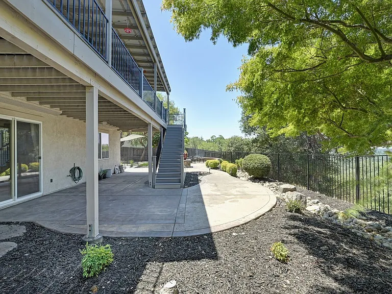 7029 Pembroke Way — Photo 74