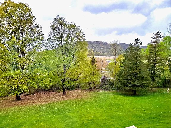 2nd image of 205 Vista Dr
