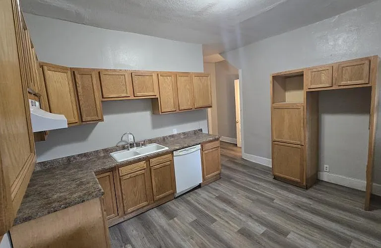 1014 N Superior St #1 — Photo 12