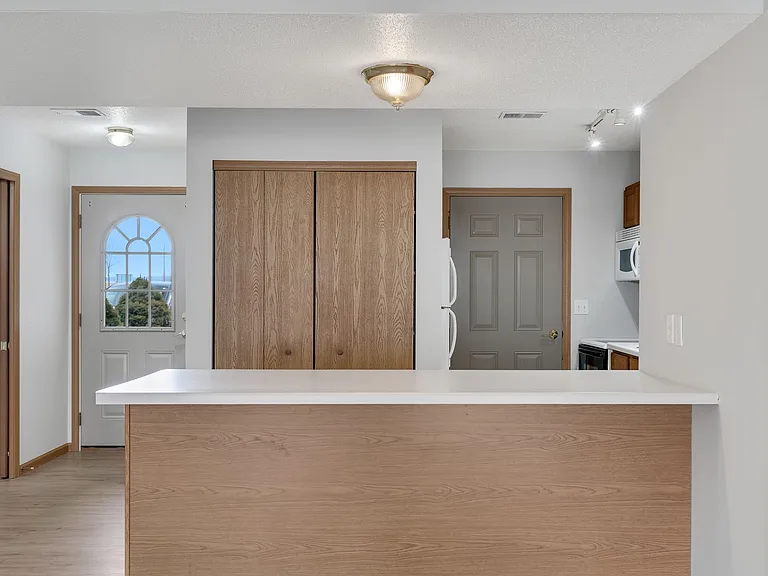 1208 Eastwood St — Photo 7