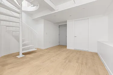 Sold by New York Casas Ltd.