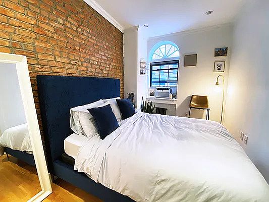 4th image of 70 University Pl APT 1