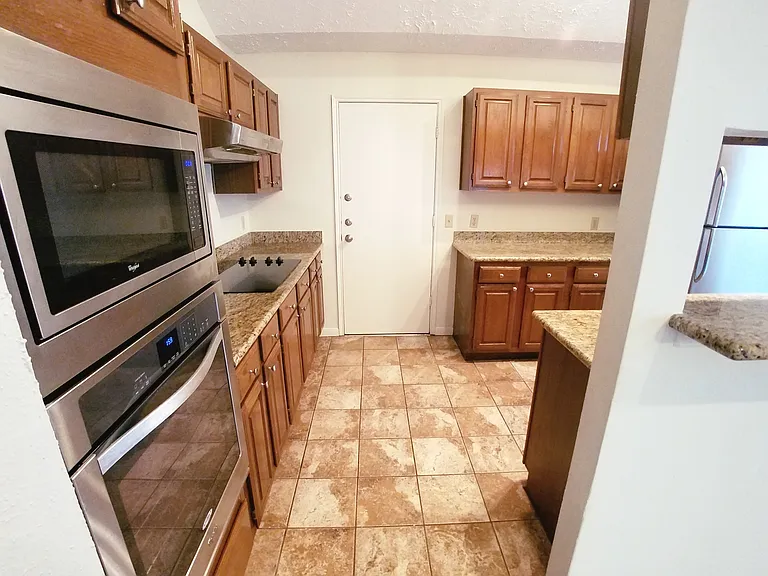 2111 Echo Rdg — Photo 17