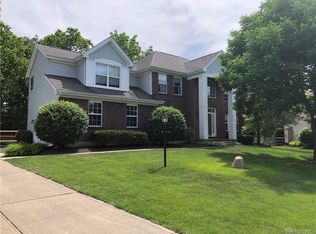 394 Sentinel Oak Dr, Dayton, OH 45458