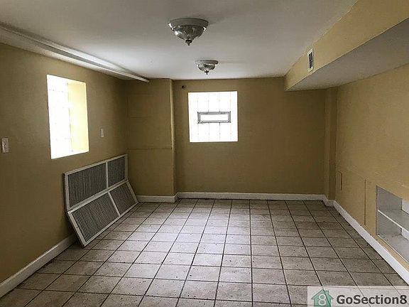 3rd image of 9637 S Crandon Ave