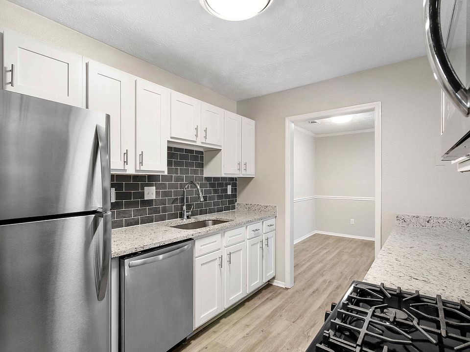 1st image of 8600 Roberts Dr #1102